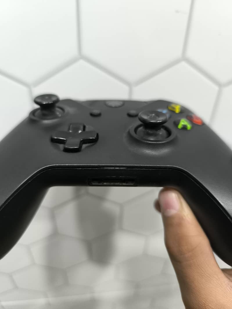 Xbox one controller                         Model 1537 3