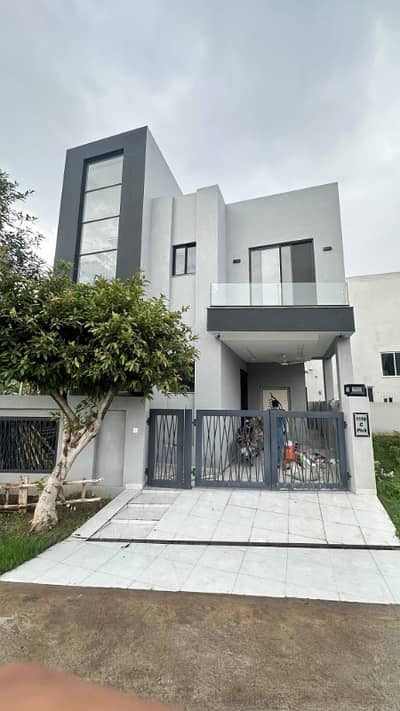 5 MARLA ELEGANT AND FULLY MAINTAINED SUPER HOT LOCATED BUNGALOW IS AVAILABLE IN THE BEST BLOCK OF DHA LAHORE