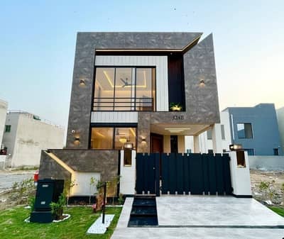 5 MARLA ELEGANT AND FULLY MAINTAINED SUPER HOT LOCATED BUNGALOW IS AVAILABLE IN THE BEST BLOCK OF DHA LAHORE.
