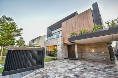 20 MARLA ELEGANT AND FULLY MAINTAINED SUPER HOT LOCATED BUNGALOW IS AVAILABLE IN THE BEST BLOCK OF DHA LAHORE.