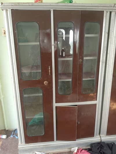 bhai acha farnichar hay condition 10,8,,hay arjant sal kar na hay fon