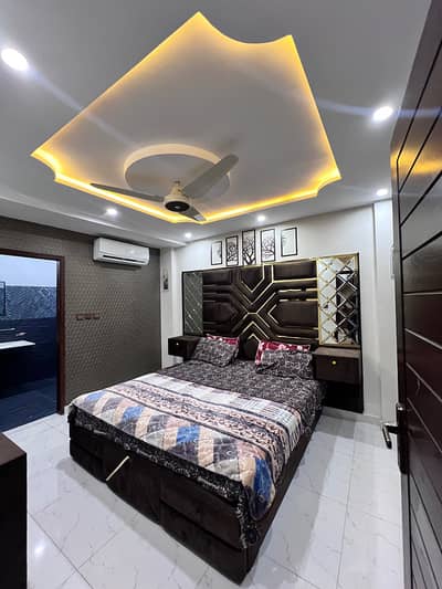 One bedroom apartment per day daily basis for rent Bahria town Lahore