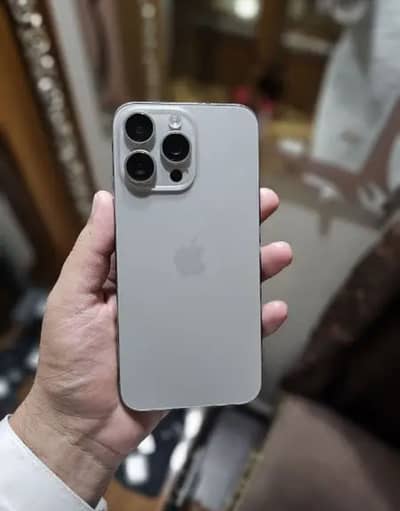 iPhone 15 Pro / 256 GB / Pta