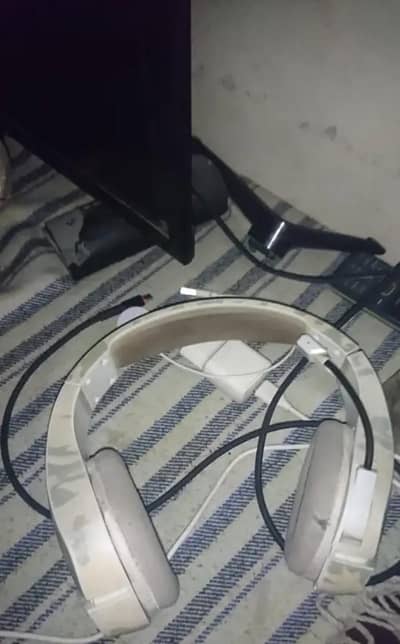 headphones hai good condition please read description