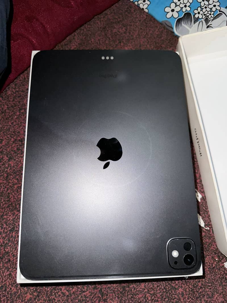 Ipad M4 1