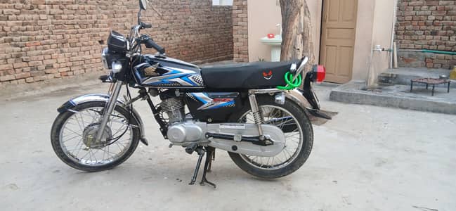 Honda 125 Black 2025 |