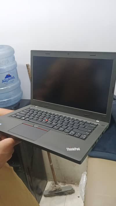 I5 7th gen 8 gb 256 14 inch display 4 hour battery original charger