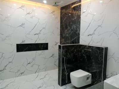 7.5 marla house in Eden garden canal road Faisalabad