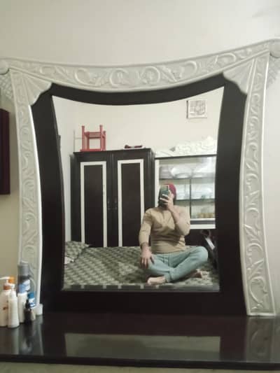 ALMARI & SHOWCASE AUR DRESSING