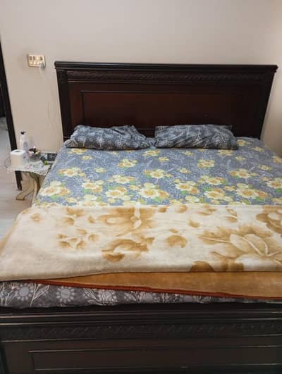 king sized wooden bed