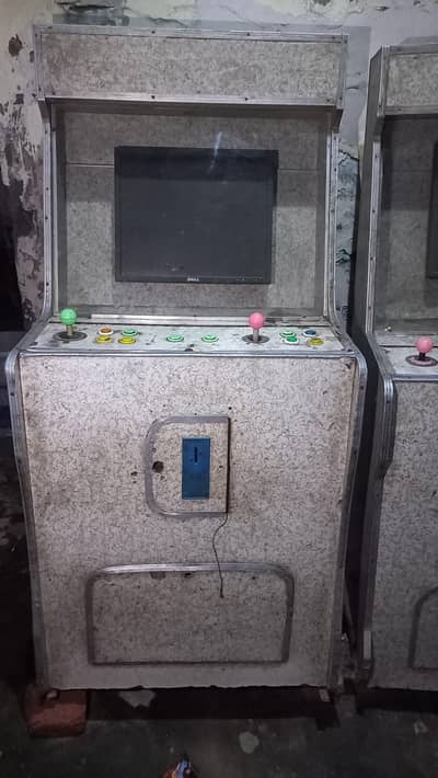 2 LCD 4 video gamex box CPU nahi hai in me