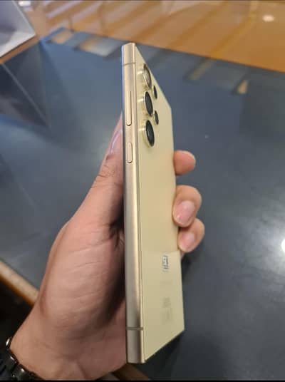 Samsung galaxy s24 ultra with box brand new condition