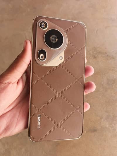 Huawei Pura 70 ultra/ 16/512 / PTA approved/ bettery 5000 mah