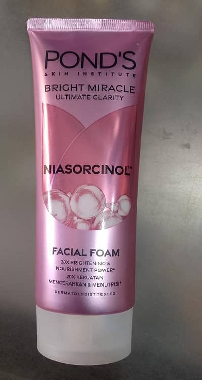 Pond’s Refresh & Glow Face Wash