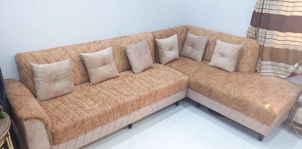 5 seater L shaped sofa.