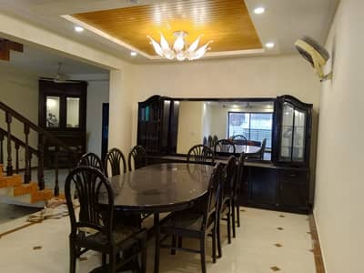 10 Marla Luxury House Available For Rent