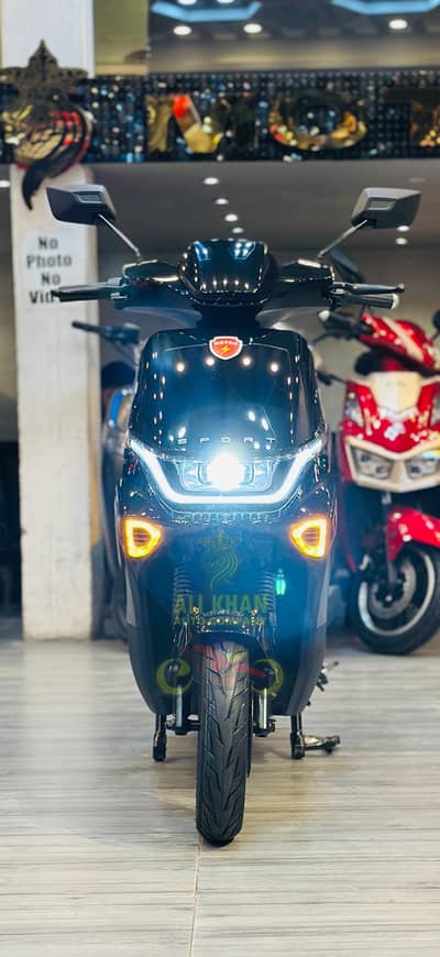 SCOOTY SCOOTER M6 E8S Pro T9 YADEA G7 T5 RAMZA EVEE NISA C1 AIR MALE
