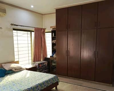 A 10 Marla Lower Portion In Allama Iqbal Town Is On The Market For rent