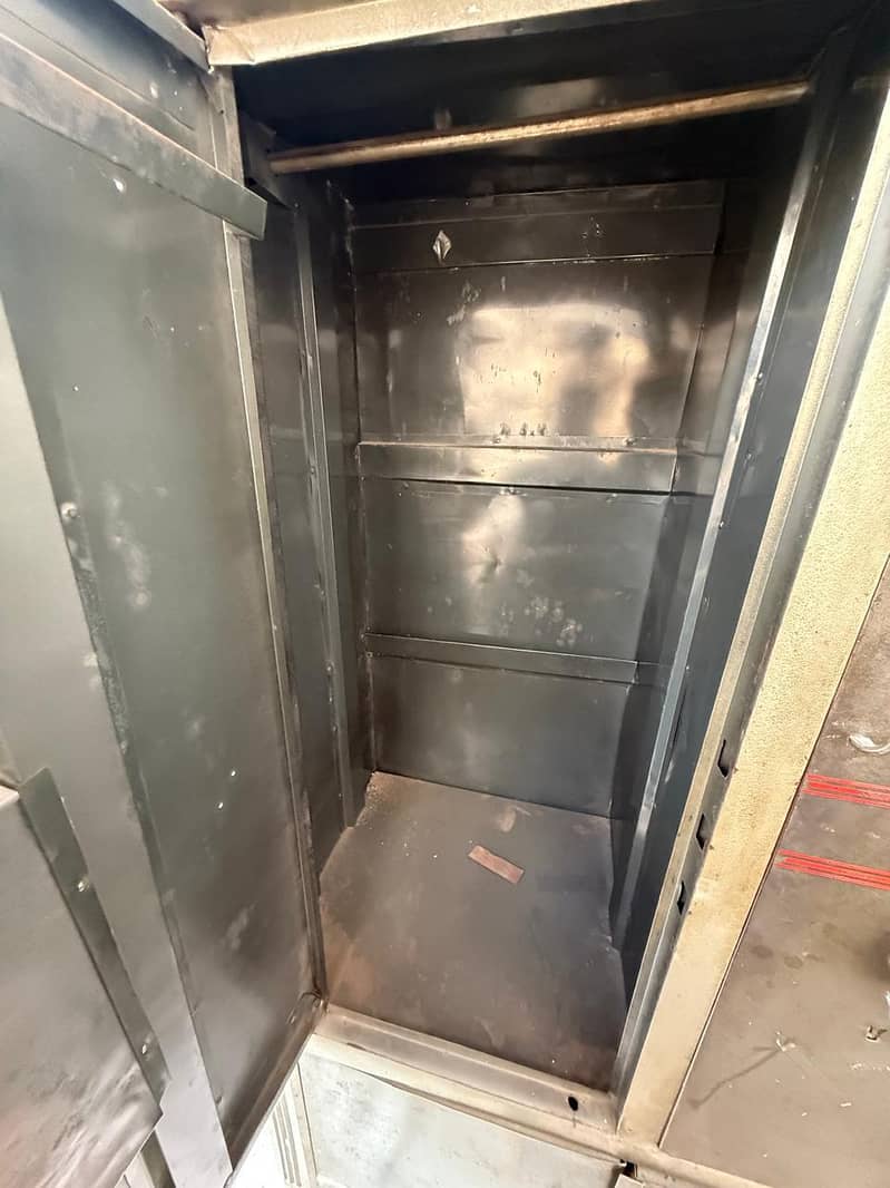 safe almari 5
