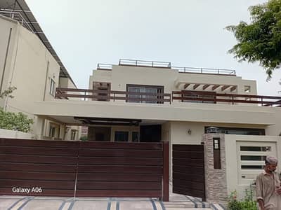 1 Kanal Ideal Location Bungalow For Rent In W Block Phase 3 DHA Lahore