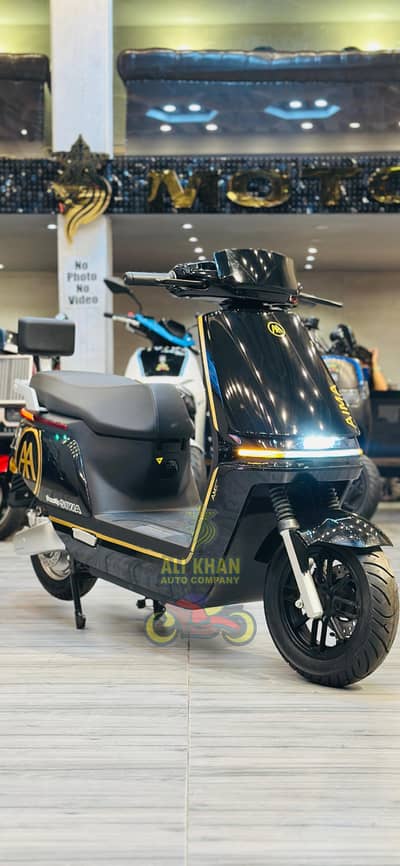 SCOOTY SCOOTER M6 E8S Pro T9 YADEA G7 T5 RAMZA EVEE NISA C1 AIR MALE