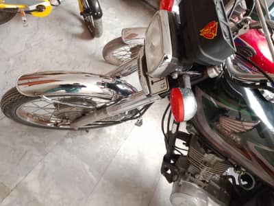 Honda 125 in lush condition 2015 model 03106864500