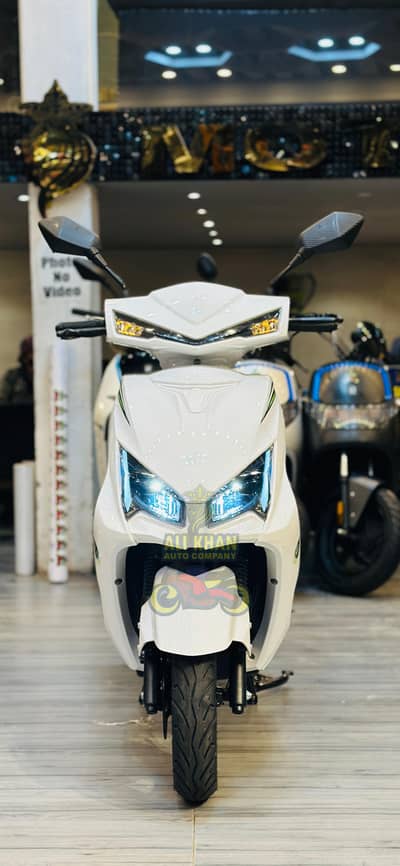 SCOOTY SCOOTER M6 E8S Pro T9 YADEA G7 T5 RAMZA EVEE NISA C1 AIR MALE