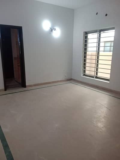 ideal location phase 4 1kanal full house with attached original picture