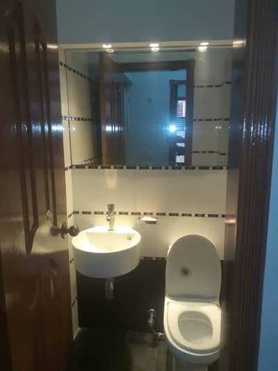 5MARLA LOWER PORTION FULLY FURNISHED 1BEDS