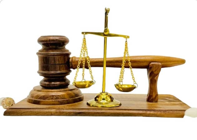 Royal Brass Scale and Wooden Gavel Set for Home and Office Decor