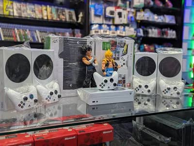 PlayStation 4 | PlayStation 5 | Xbox Series S / X | Gaming Consoles