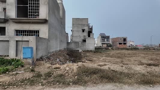 10 Marla Residential Plot Situated In Paragon City - Orchard Block For sale