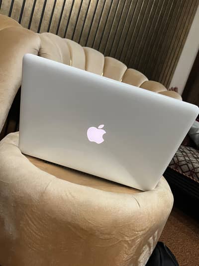 Apple MacBook