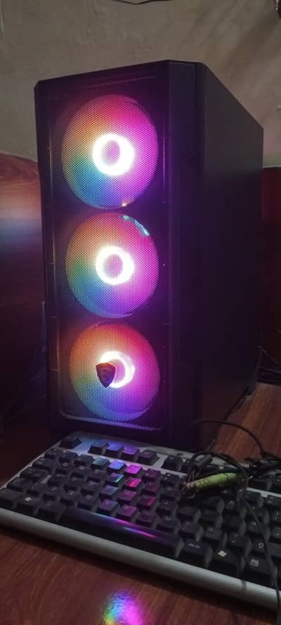 Core i5 12400f with RTX 5060