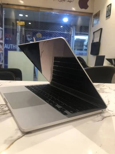 Macbook pro M1 2020 13inches 16GB 512GB SSD