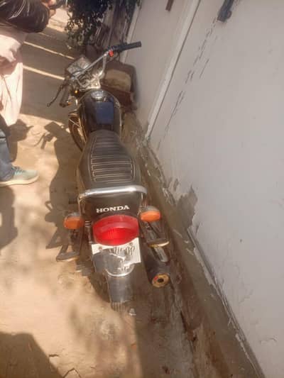 Honda CG 125.2021 model. All Punjab number.  150k demand. Bahawalpur.