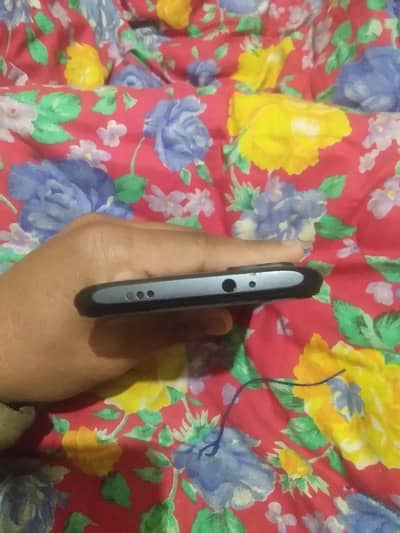 Redmi 9t for sale 4+2 ram , 128gb space. working smoothly.