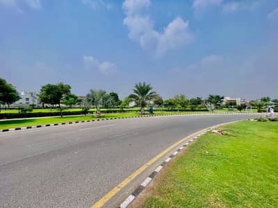 1 KANAL PLOT ON PRIME LOCATION IN LAKE CITY .