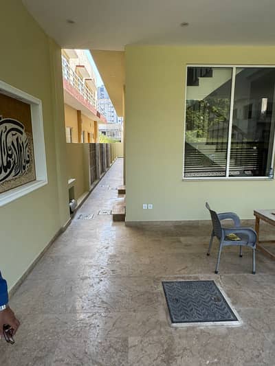 BEST LOCTION BLOCK C HOUSE FOR SALE