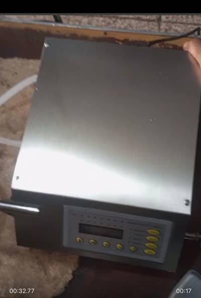 Automatic Liquid Filler Machine / High-Speed Liquid Filling Machine