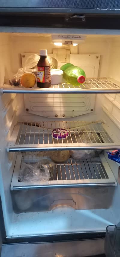 dawlance 18 cubic refrigerator for sale in good condition