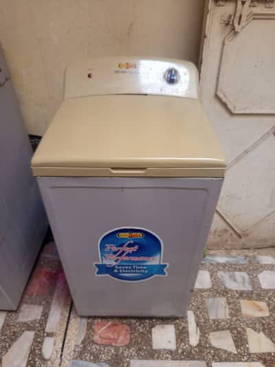 Washing machine and spinner