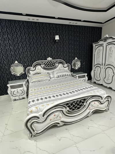 King Size Bed For Sale | Deco Finish | Excellent condition