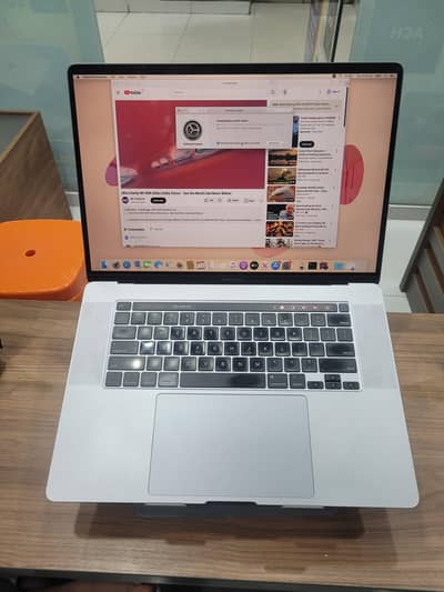 Macbook Pro 2019 16 inch  Core i7, Core i9, 32 GB RAM, 1 TB SSD
