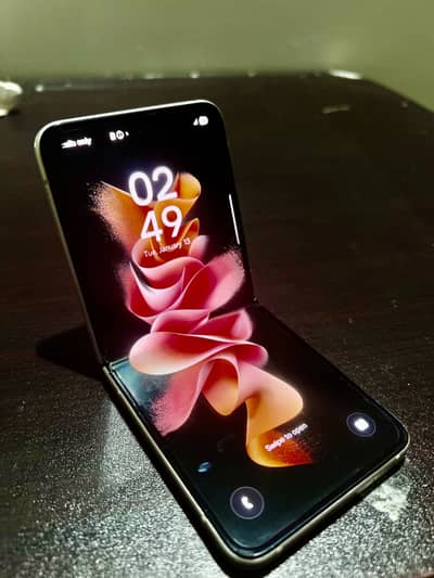 Galaxy Z Flip 3 5G. 8GB + 4GB RAM | 128GB Storage | 5G Supported