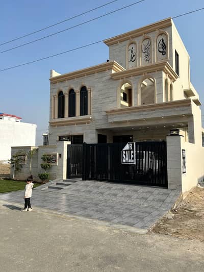 10 Marla Brand New Owner Build House For Sale, Very Prime Location In Central Park Housing Scheme Lahore
