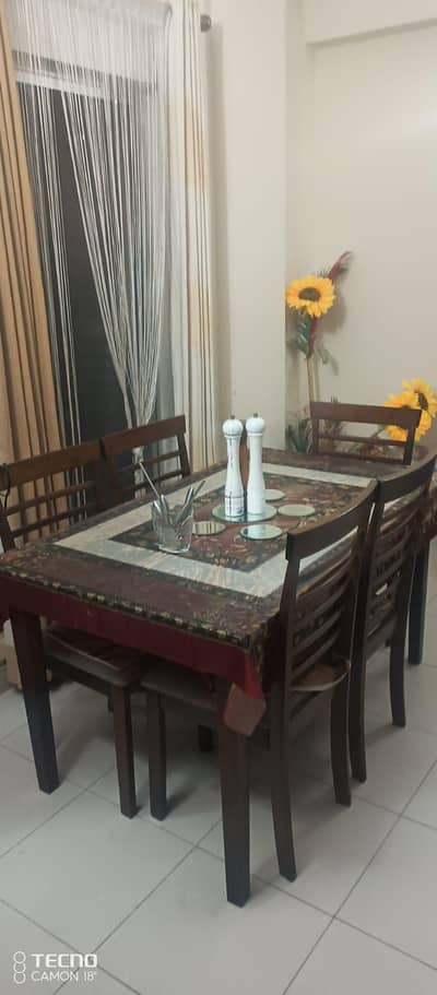 DINING TABLE WITH 6 CHAIRS IMPORT FROM DUBAI