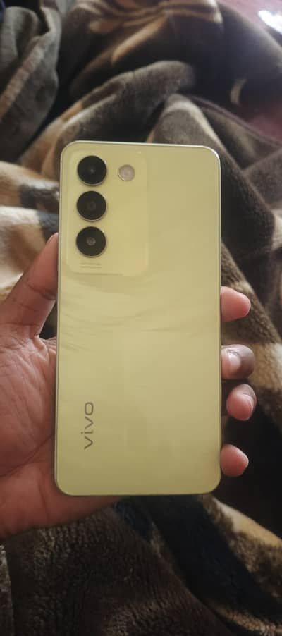 vivo y100