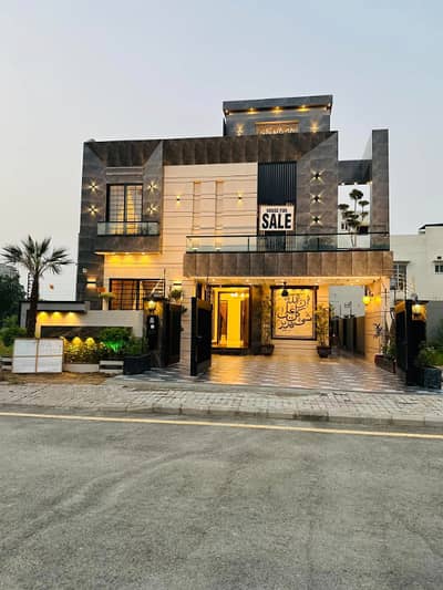 10 MARLA ULTRA LUXURY HOUSE | VERY NEAR PARK | MODERN DESIGN | INVESTOR RATE