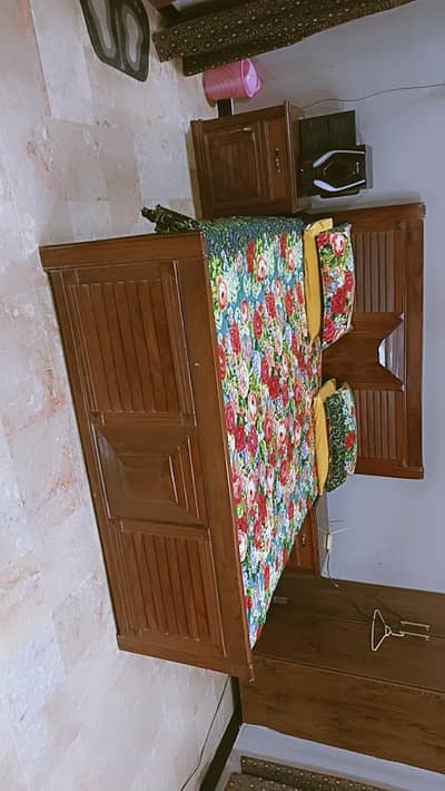 want to sell this king size bed with dresser and 5 seater sofa set